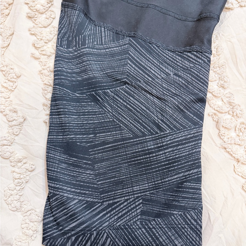 Under Armour Black Capri Workout Leggings - Picture 5 of 7